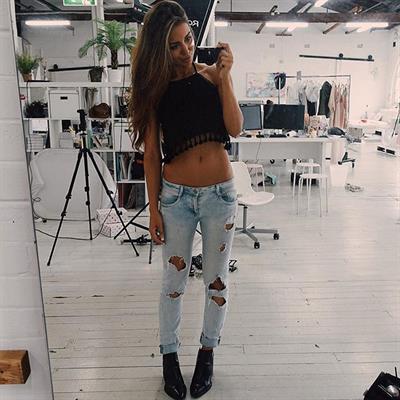 Pia Muehlenbeck taking a selfie