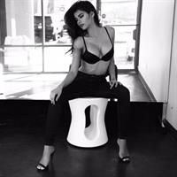 Mabelynn Capeluj in lingerie