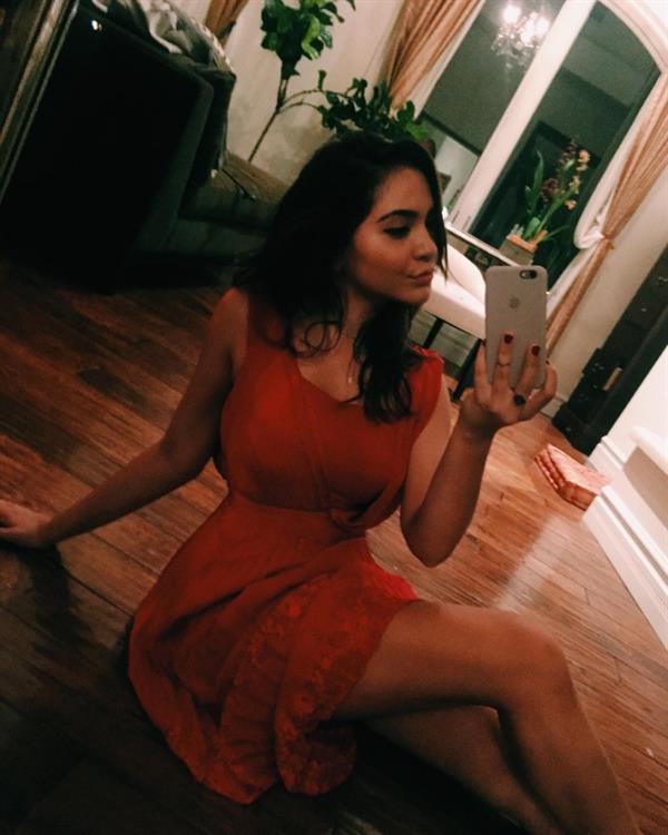 Stella Hudgens taking a selfie