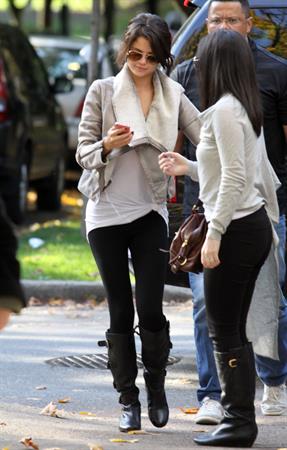 Selena Gomez gets her hair done at Blo in Vancouver on October 14, 2011