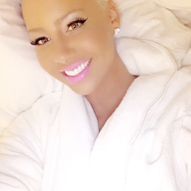 Amber Rose taking a selfie