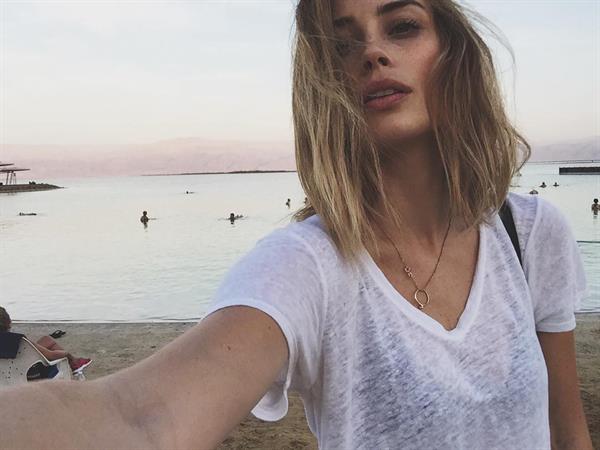 Arielle Vandenberg taking a selfie