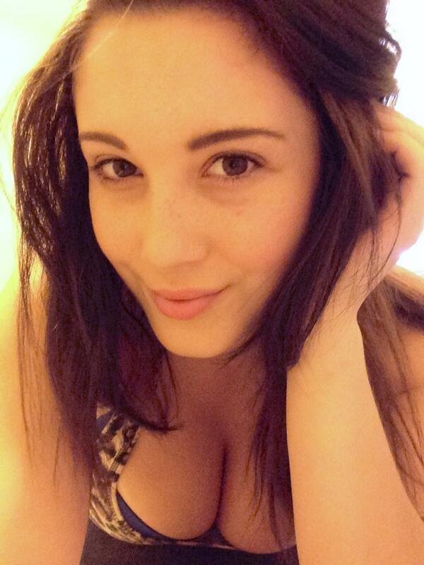 Noelle Easton taking a selfie