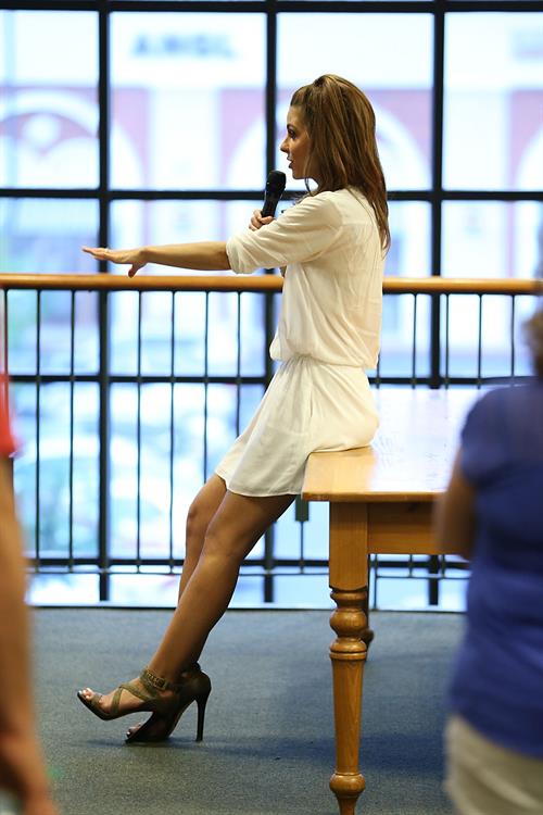 Maria Menounos at Barnes & Noble talking about Her New Book 'The Every Girl's Guide To Diet And Fitness' on June 9, 2014