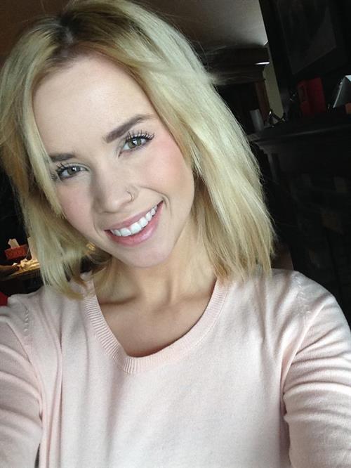 Carlie Mitchell taking a selfie