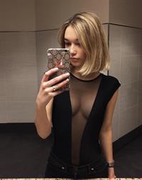 Sarah Snyder taking a selfie
