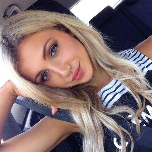 Gabrielle Grace Epstein taking a selfie