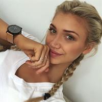 Gabrielle Grace Epstein taking a selfie