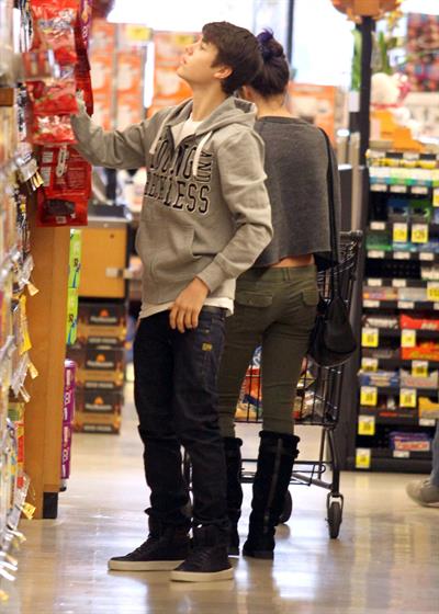 Selena Gomez shopping in Encino on January 14, 2012