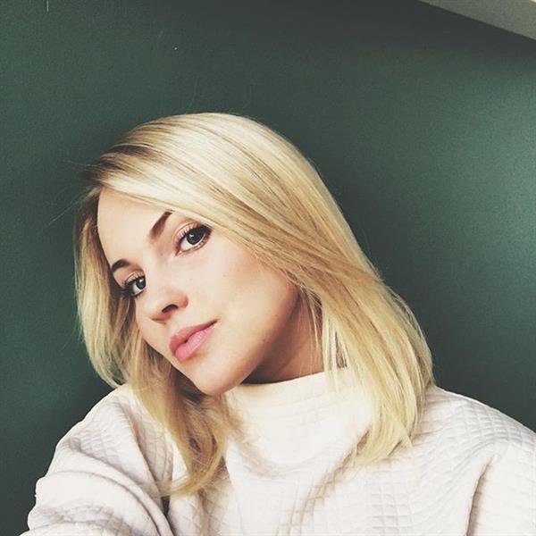 Emilie Voe Nereng taking a selfie