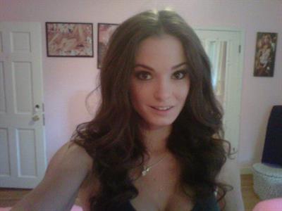 Kassie Lyn Logsdon taking a selfie