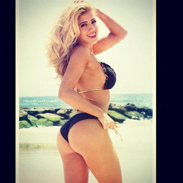 Valeria Orsini in a bikini - ass