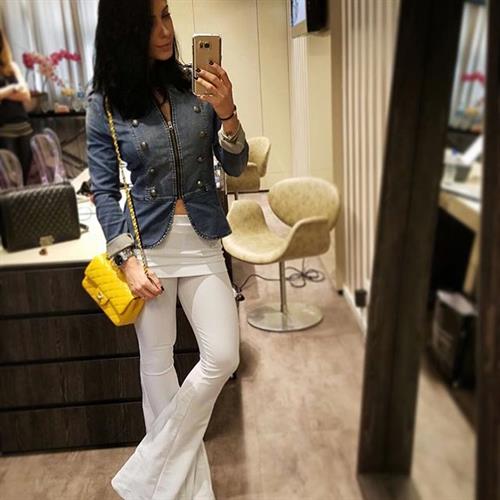 Bella Falconi taking a selfie