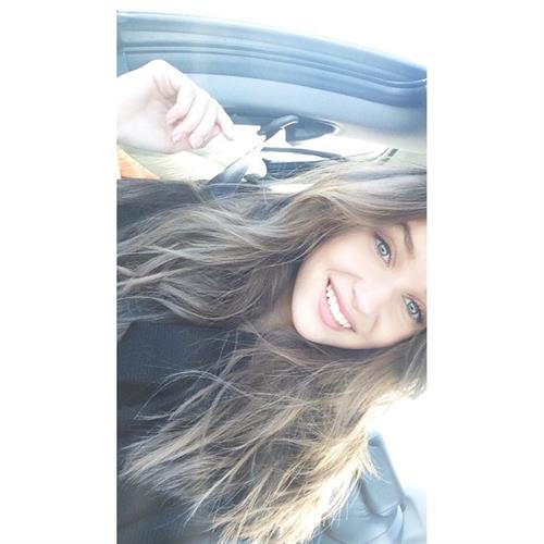 Ariane Fournier taking a selfie