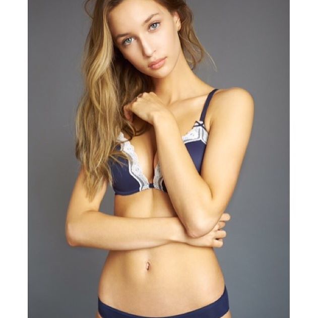 Ariane Fournier in lingerie