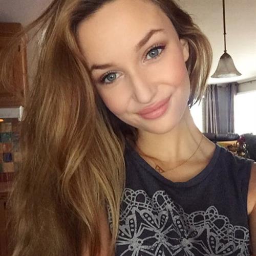 Ariane Fournier taking a selfie