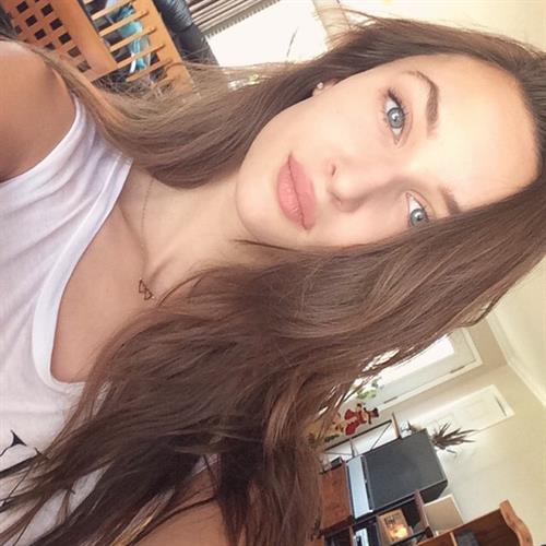 Ariane Fournier taking a selfie