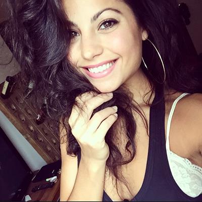 Mónica Alvarez taking a selfie