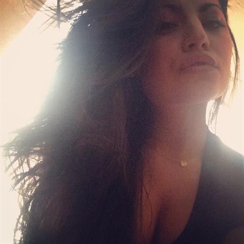 Mónica Alvarez taking a selfie