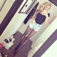 Mackenzie White taking a selfie