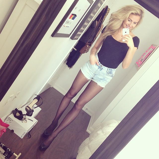 Mackenzie White taking a selfie