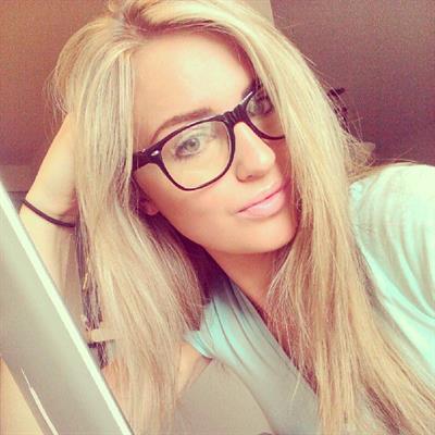 Mackenzie White taking a selfie