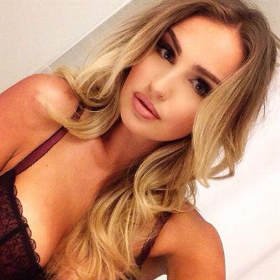 Mackenzie White taking a selfie