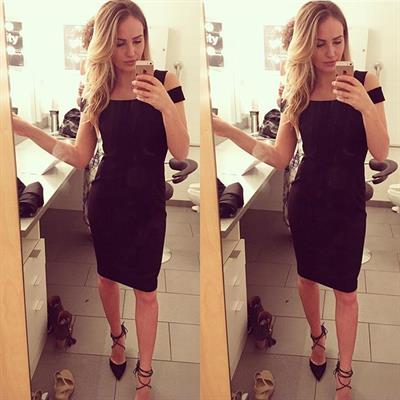 Mackenzie White taking a selfie