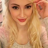 Anna Faith Carlson taking a selfie