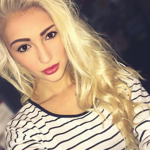 Anna Faith Carlson taking a selfie