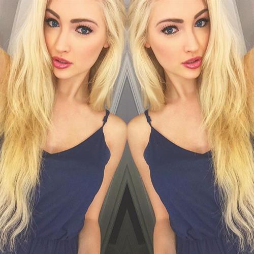 Anna Faith Carlson taking a selfie