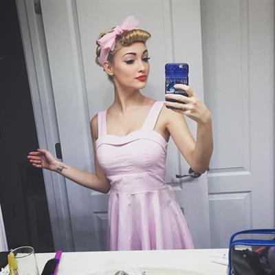 Anna Faith Carlson taking a selfie