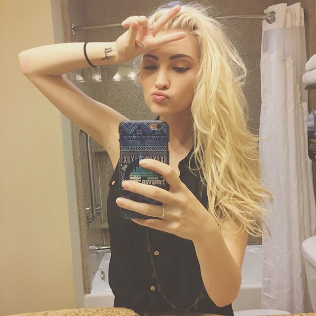 Anna Faith Carlson taking a selfie