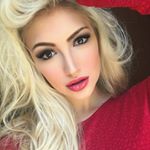 Anna Faith Carlson taking a selfie