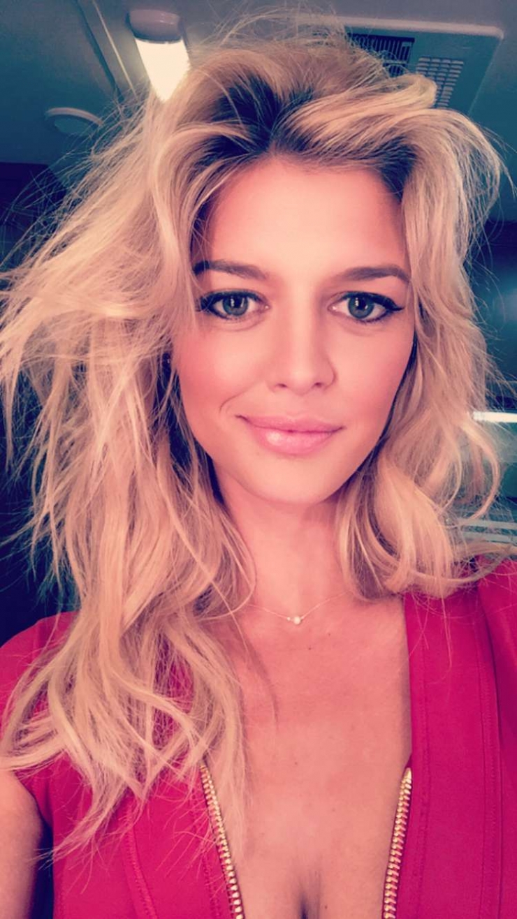 Kelly Rohrbach taking a selfie