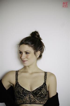 Jillian Rose Reed - Esquire Me in My Place