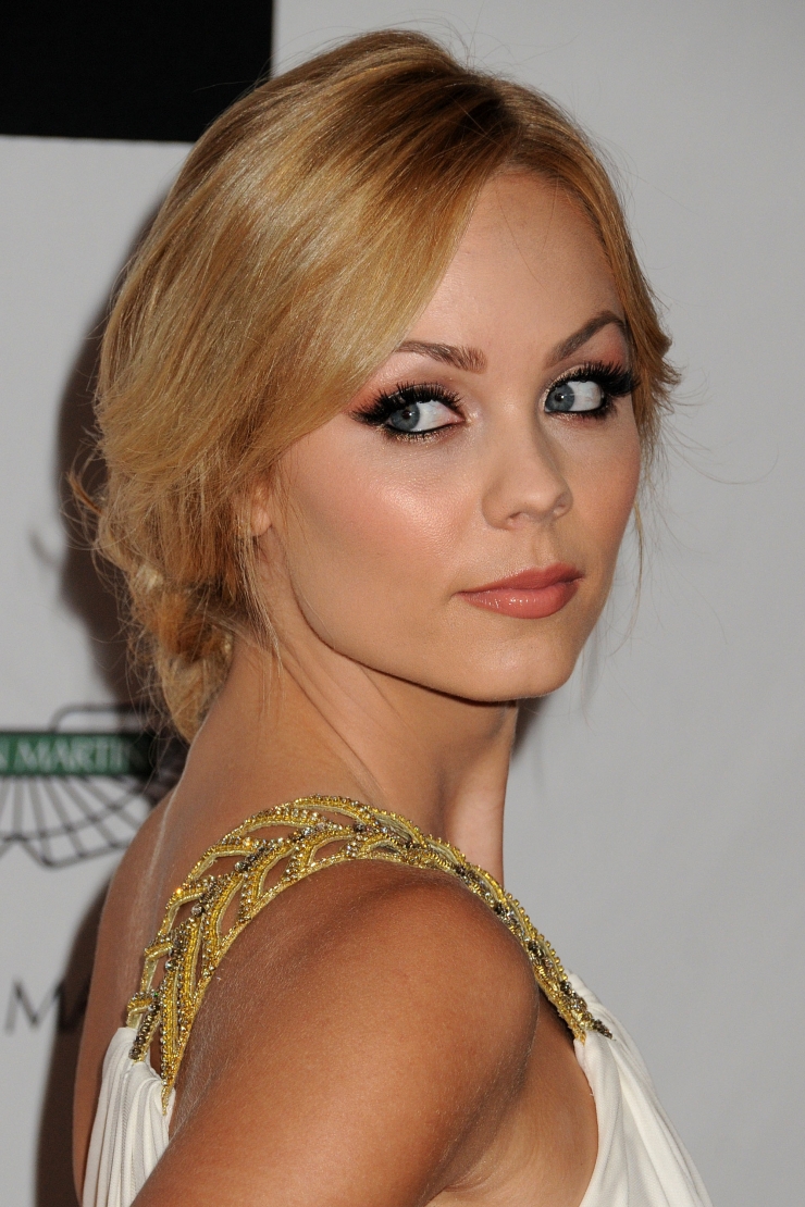 Laura Vandervoort Pictures