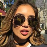 Pia Muehlenbeck taking a selfie