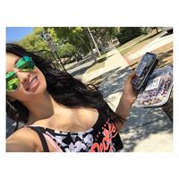 Franciele Medeiros taking a selfie