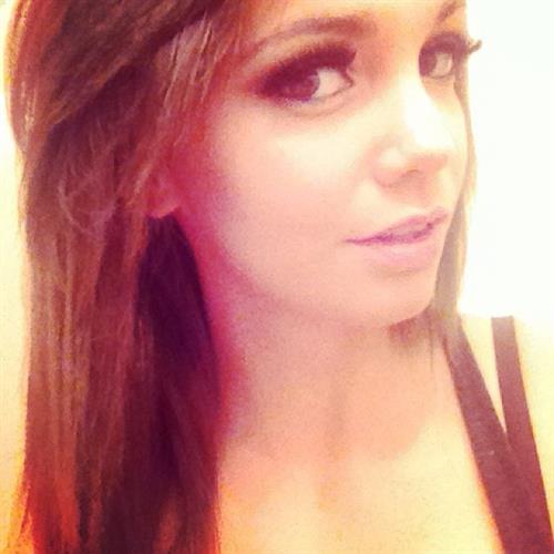 Caitlin Arnett taking a selfie