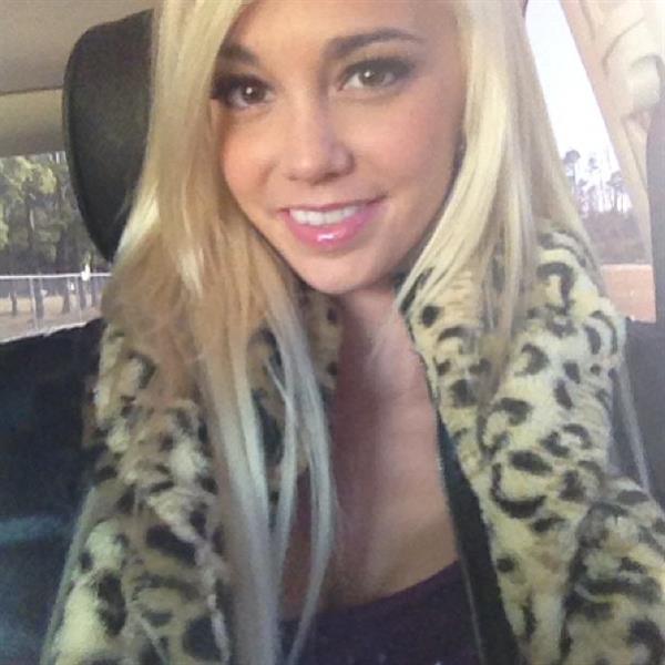 Caitlin Arnett taking a selfie