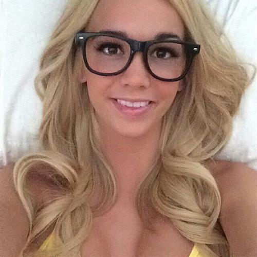 Caitlin Arnett taking a selfie