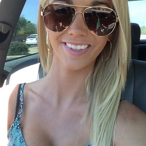 Caitlin Arnett taking a selfie