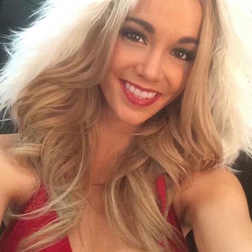 Caitlin Arnett taking a selfie