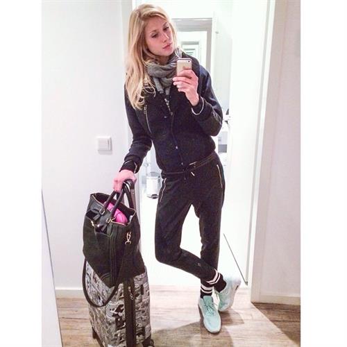 Kimberley Mens taking a selfie