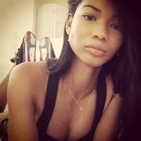 Chanel Iman taking a selfie