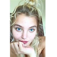 Rachel Hilbert taking a selfie