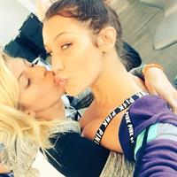 Devon Windsor taking a selfie