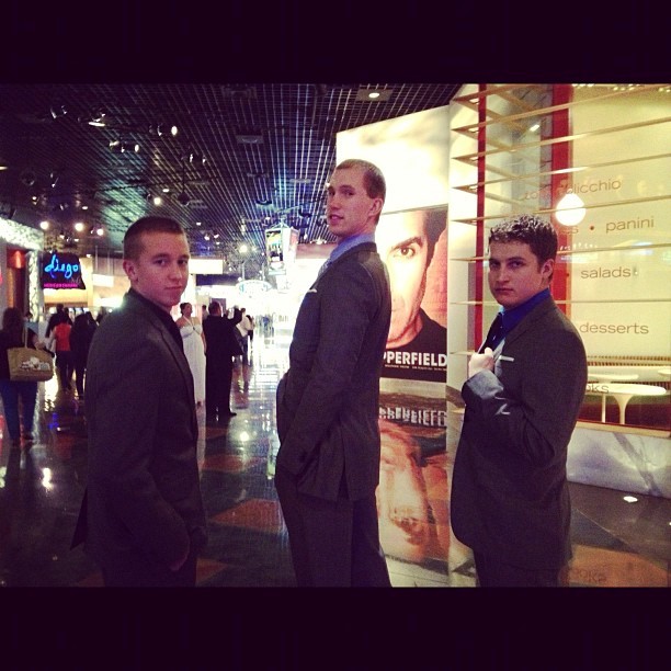 rate the guy in the middle
