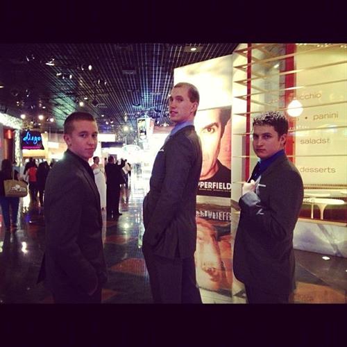 rate the guy in the middle
